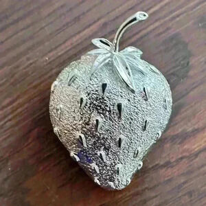 Vintage Sarah Coventry Silver Tone Strawberry Fruit Brooch